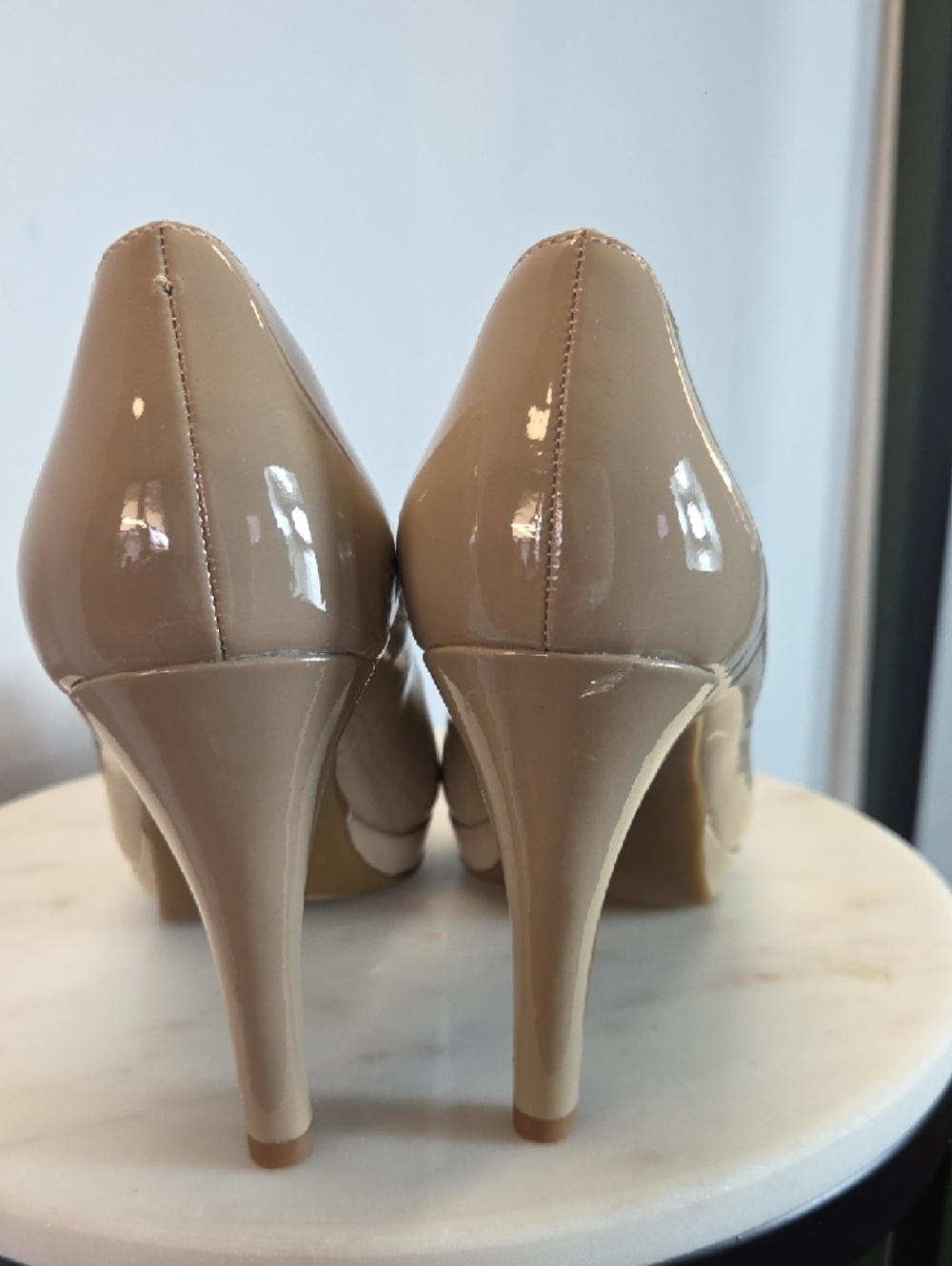 Bandolino Nude Patent Platform Pumps Size 9 - Picture 4 of 8